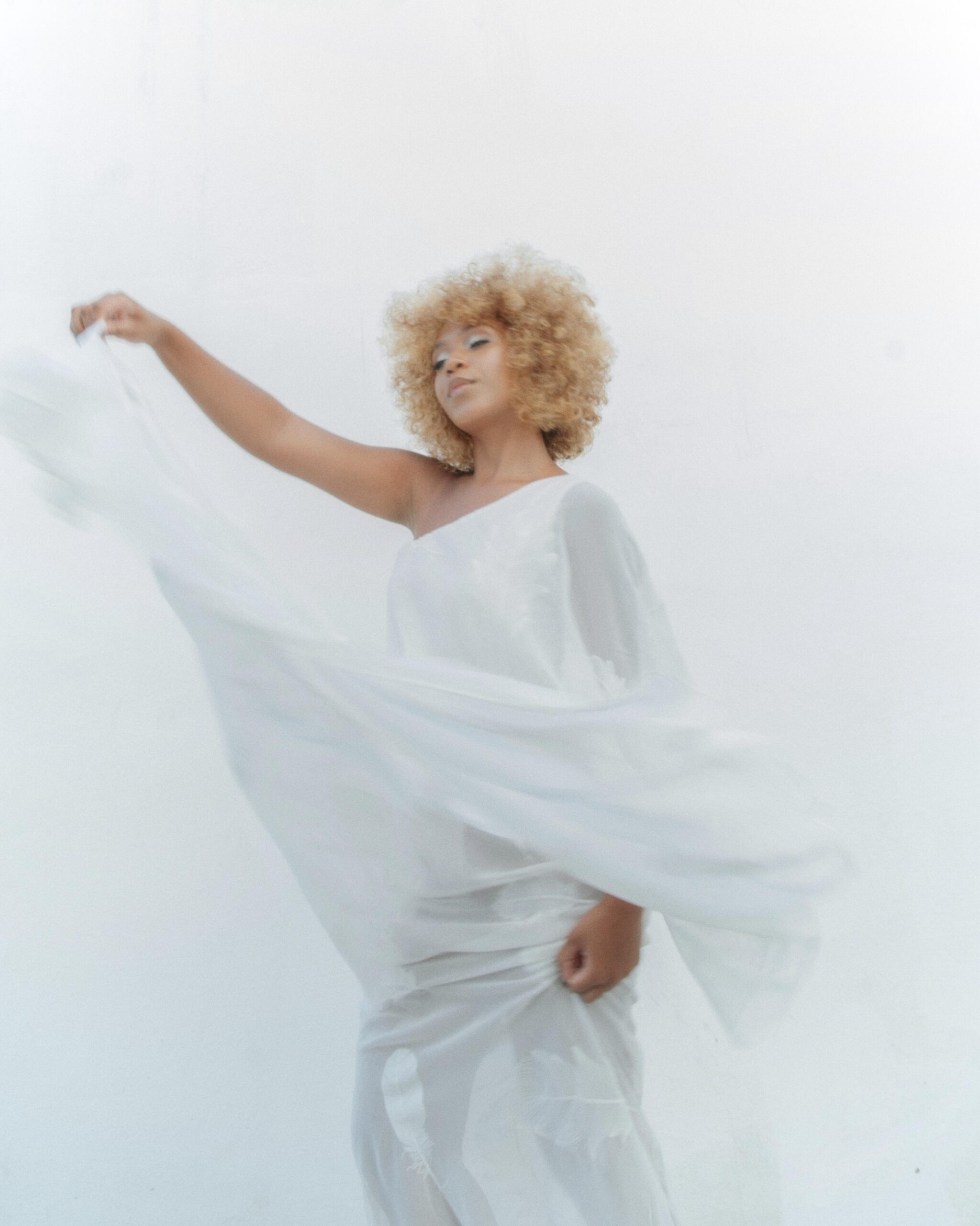 Becca Perret lança primeiro single do EP Es.sên.cia: “Vento Leva”