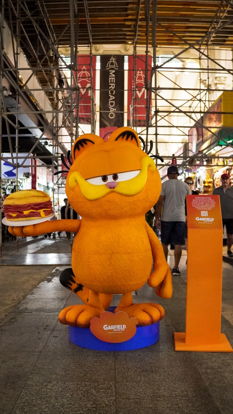 Mercadão recebe Garfield: exposição ao ar livre traz o gato mais famoso do mundo para São Paulo