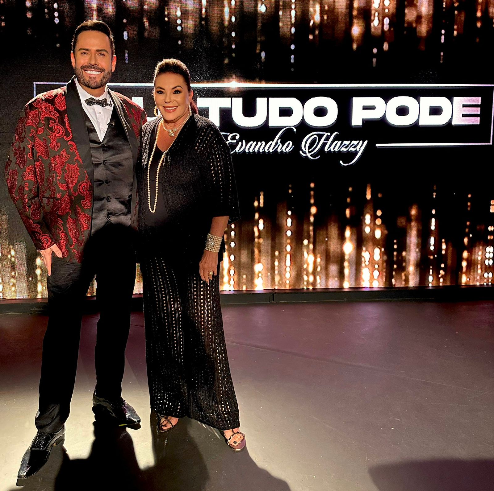 “Aqui Tudo Pode”: Evandro Hazzy estreia programa na Rede Brasil e primeira convidada é Beth Szafir