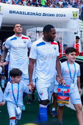 LEÃO EM CAMPO! DISNEY REALIZA AÇÃO DE MUFASA: O REI LEÃO DURANTE JOGO ENTRE FORTALEZA X INTERNACIONAL