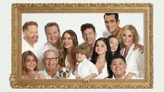 Foto editada de grupo de pessoas posando para fotoO conteúdo gerado por IA pode estar incorreto.
