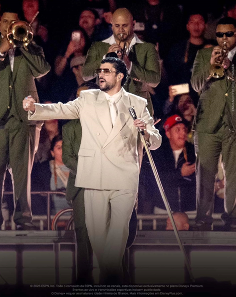 Uma imagem contendo pessoa, homem, no interior, segurandoO conteúdo gerado por IA pode estar incorreto.