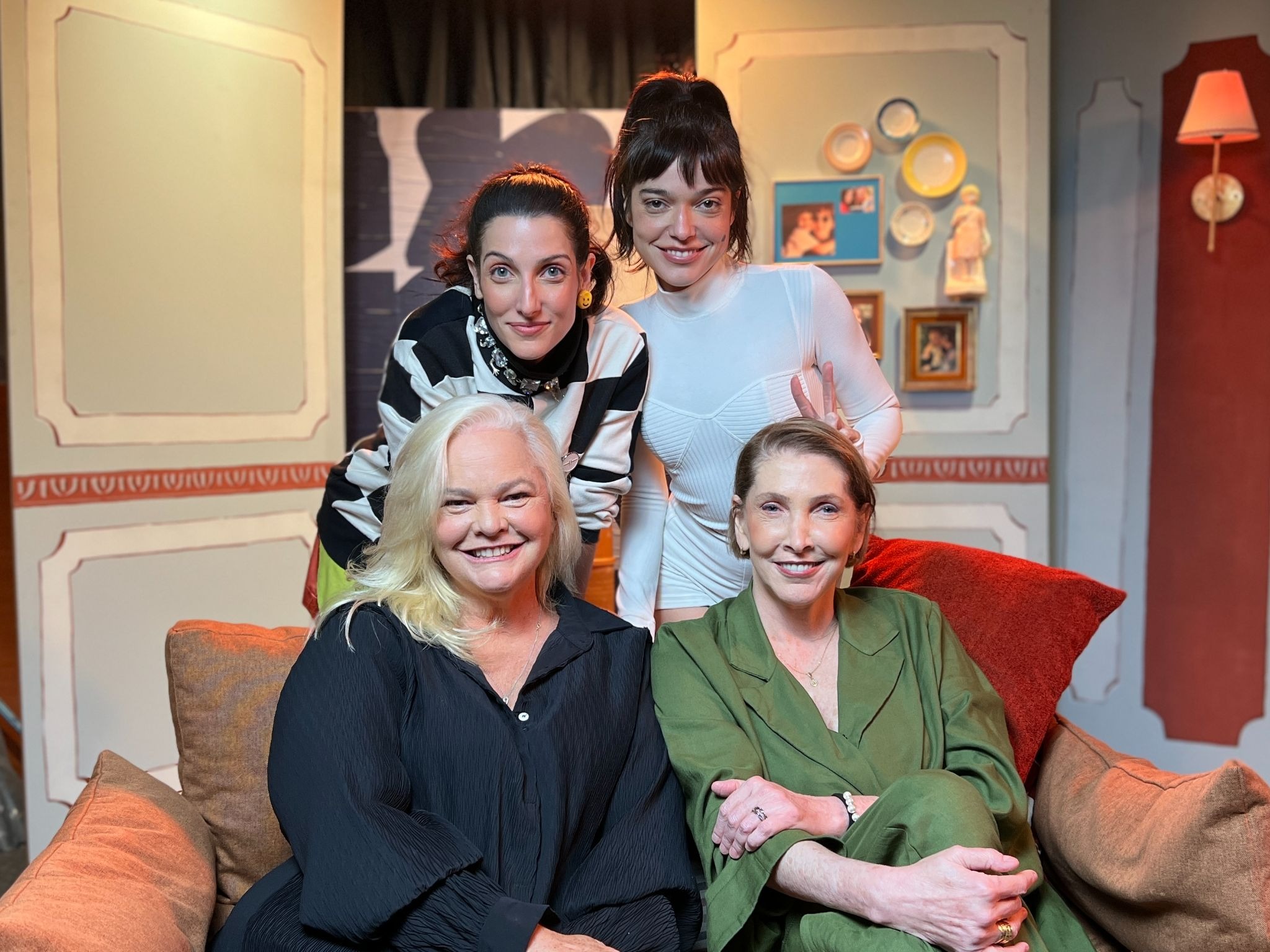 ​“Ela É Pior Que Eu”: Porta dos Fundos estreia primeiro formato 100% feminino com Clarice Falcão, Bella Camero e suas mães
